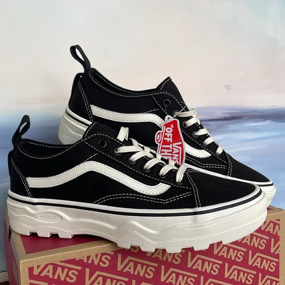 Vans Men’s Sentry Old Skool (Canvas) Black/Marshmallow
VN0A5KR3VQE
Sneakers - Picture 7 of 16